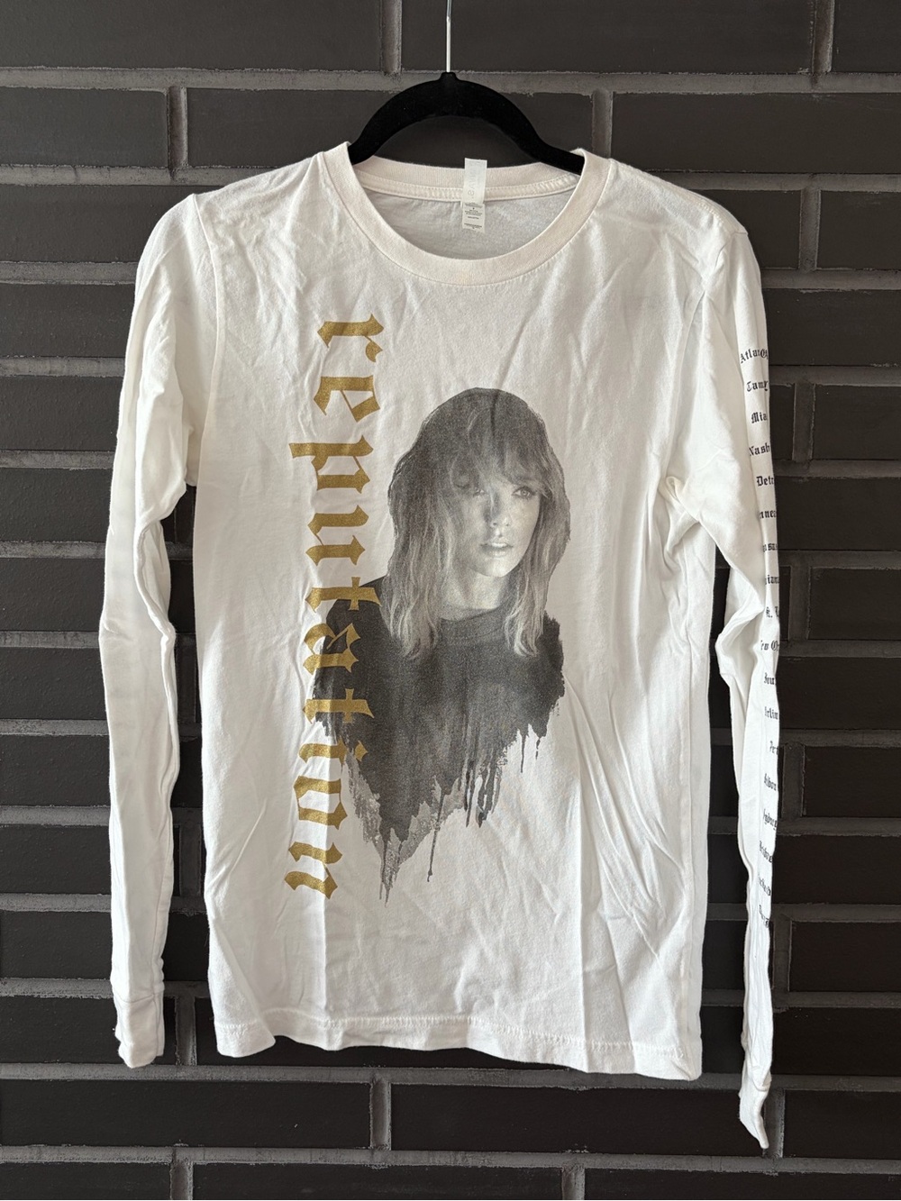 Taylor Swift Reputation tour long sleeve shirt size small